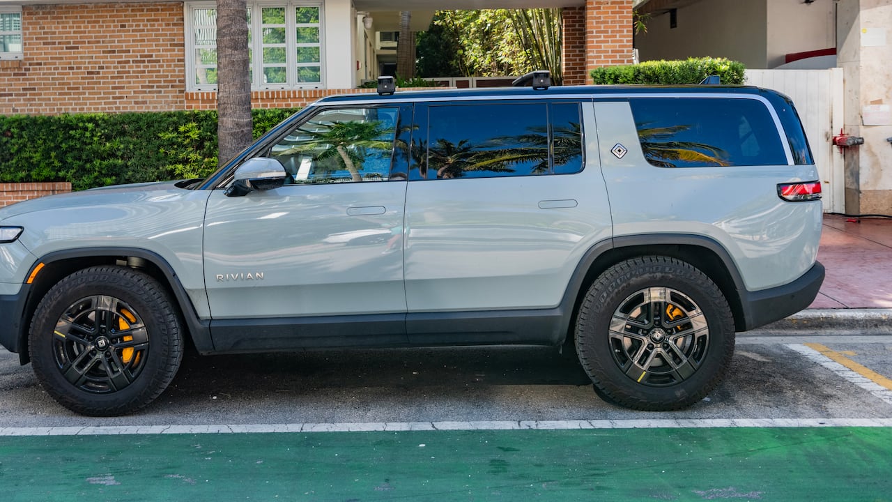 Rivian R1S es uno de los competidores de Tesla.