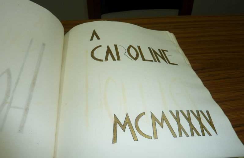 La mayor prueba del amor que Sergio Trujillo sintió por Carolina es el ejemplar de Toi et moi (el famoso libro de poemas de Géraldy) que hizo a mano para ella. La pieza ahora reposa en la Colección de Libros Raros y Curiosos del Banco de la República.