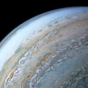 Una formación en Júpiter similar a un delfín fue registrada por la NASA.