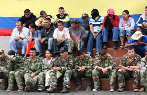 En los archivos de los computadores se habla sobre la situación interna de las Farc. Semana conoció que en algunos correos se comenta que es complicado que Alfonso Cano y el Mono Jojoy se comuniquen. También se mencionan algunas dificultades para realizar operativos y hay quejas de que algunos miembros de las Farc, incluso del Secretariado no están "haciendo lo que toca". En un correo se dice que en el Frente 48 habría un grave foco de tuberculosis. 
El diario El País de España informa que en los computadores también se menciona la fuga de dos guerrilleros que se volaron con la plata que habrían pagado para la liberación de dos altos ejecutivos de la multinacional Novartis. 