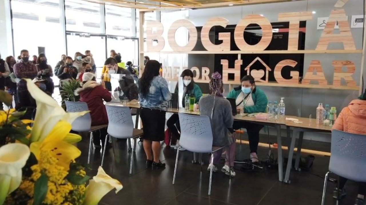 A través de la feria, el Distrito busca que más hogares vulnerables con ingresos de hasta 4 Salarios Mínimos Mensuales Legales Vigentes puedan cumplir su sueño de tener casa propia.