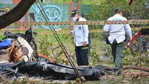 Accidente de avioneta de la FAC en Cali. Foto: Jorge Orozco / El País.