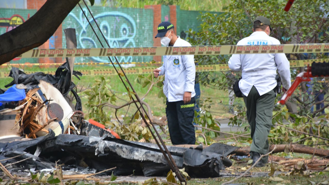 Accidente de avioneta de la FAC en Cali. Foto: Jorge Orozco / El País.