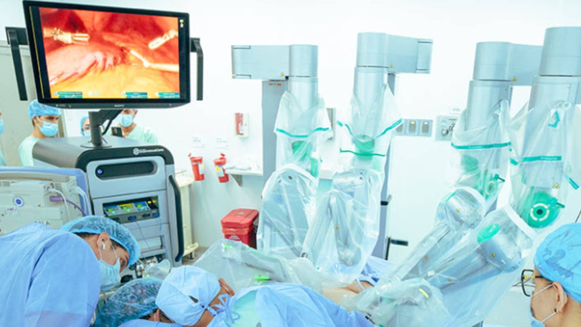 La intervención entre Colombia y la India utilizará el sistema robótico SSI Mantra y pondrá a prueba el potencial de la cirugía robótica y la telemedicina entre dos continentes.