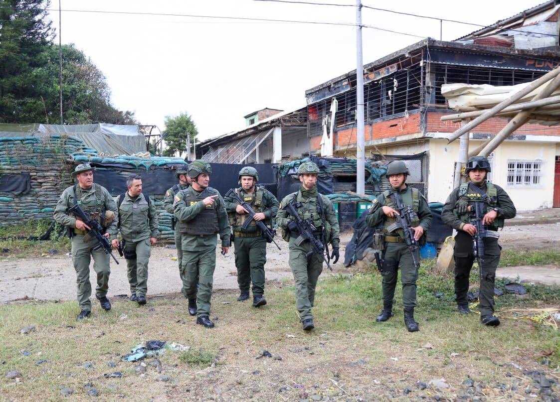 El director de la Policía, el general William Salamanca, se reunió con las unidades de inteligencia en Timba, Cauca.