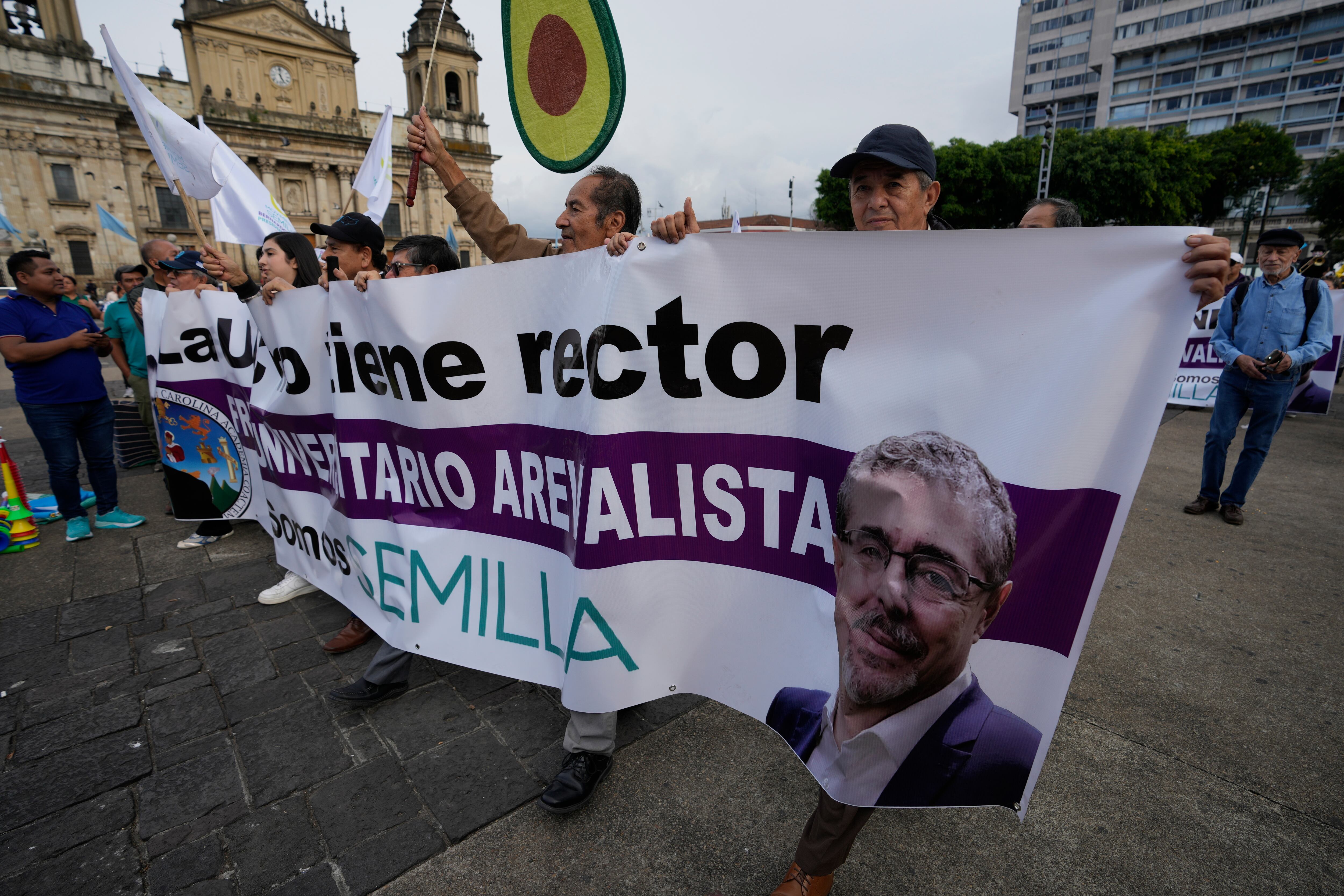 El Movimiento Semilla de izquierda, que postula a Bernardo Arévalo como candidato presidencial de Guatemala, cerró el miércoles su campaña electoral con la promesa de luchar contra la corrupción.