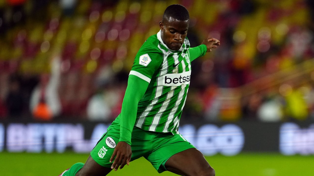 Andrés Felipe Román anotaba pero le anularon el gol por fuera de juego.