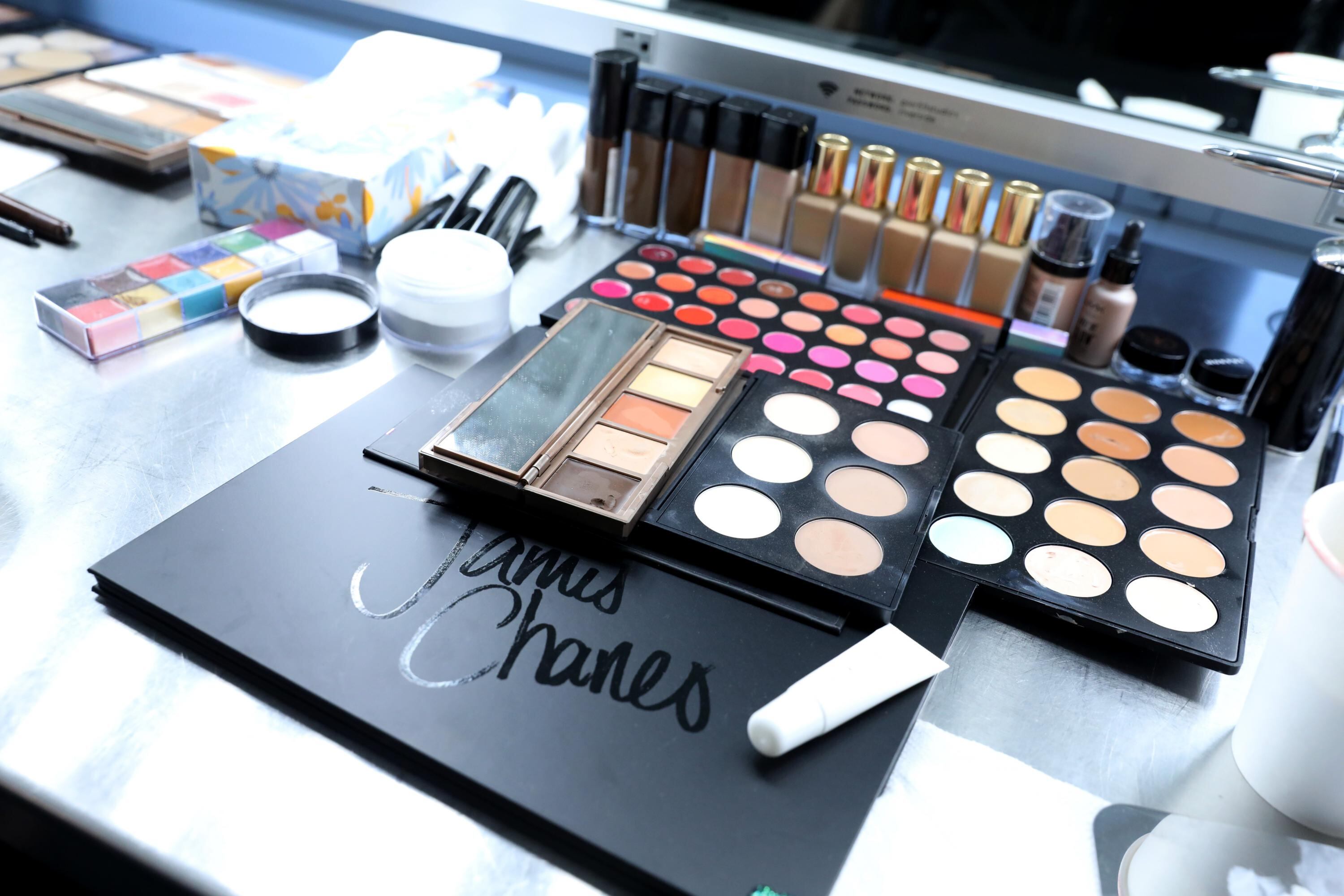 Beneficios de guardar el maquillaje en la nevera