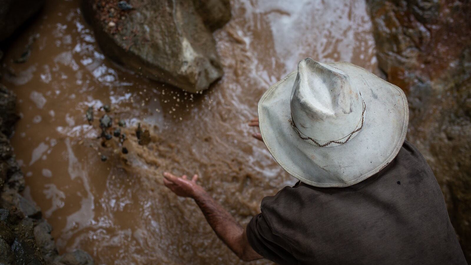 En el Código Minero uno de los propósitos es favorecer a la pequeña minería. 