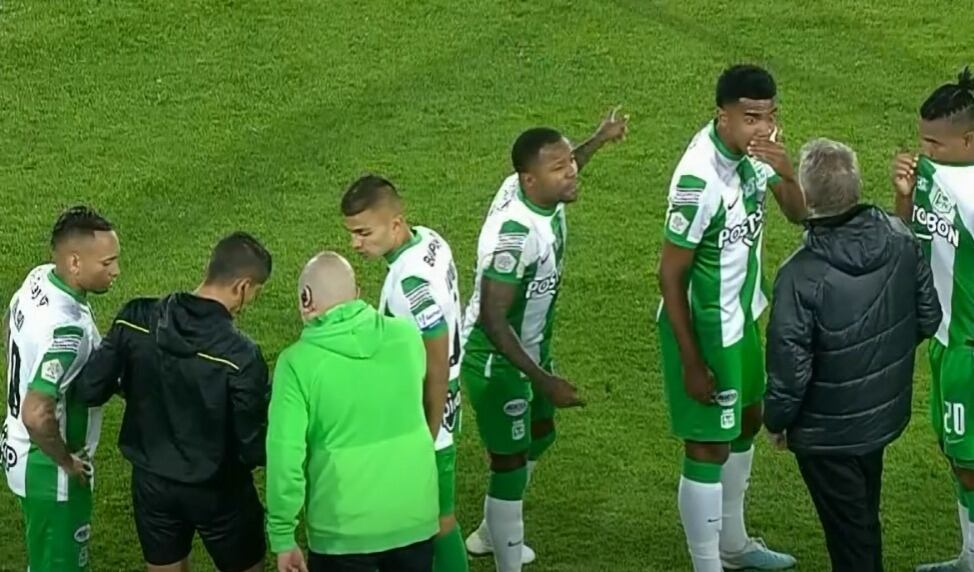 Los jugadores le dieron indicaciones a Autuori para que hiciera otros cambios.