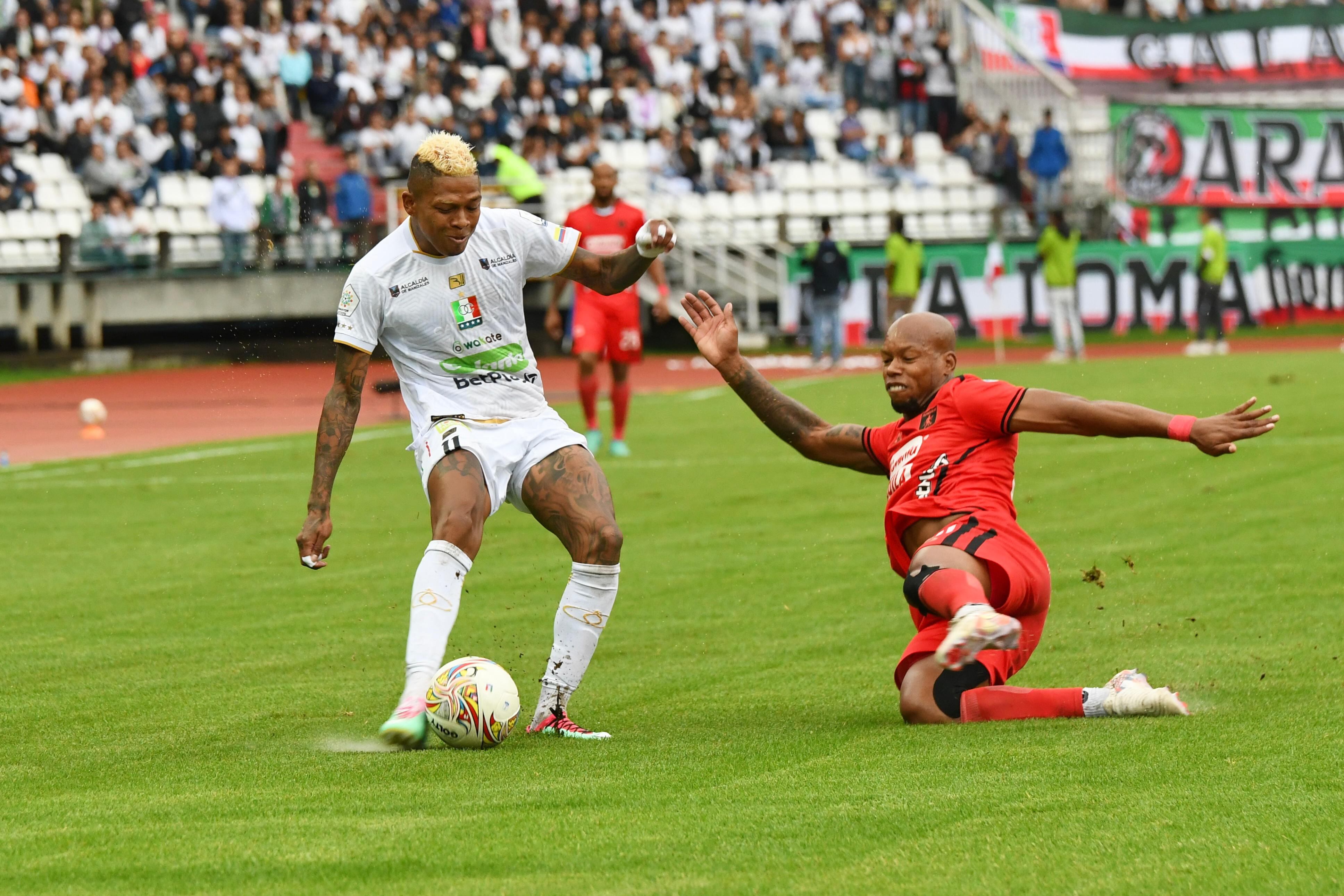 La primera parte cerró sin tantos entre el 'blanco blanco' y los 'escarlatas'.