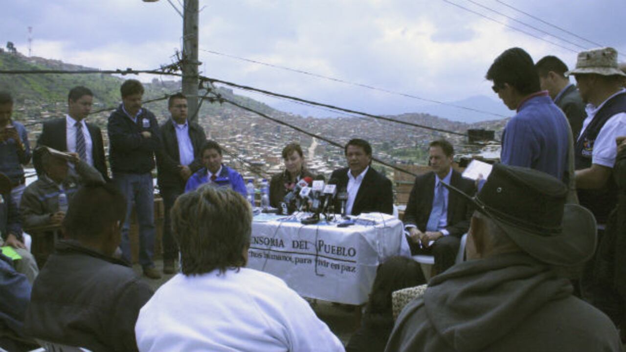 En conmemoración del día de las víctimas, la Defensoría del Pueblo visitó los Altos de Cazucá, al suroccidente de Bogotá.
