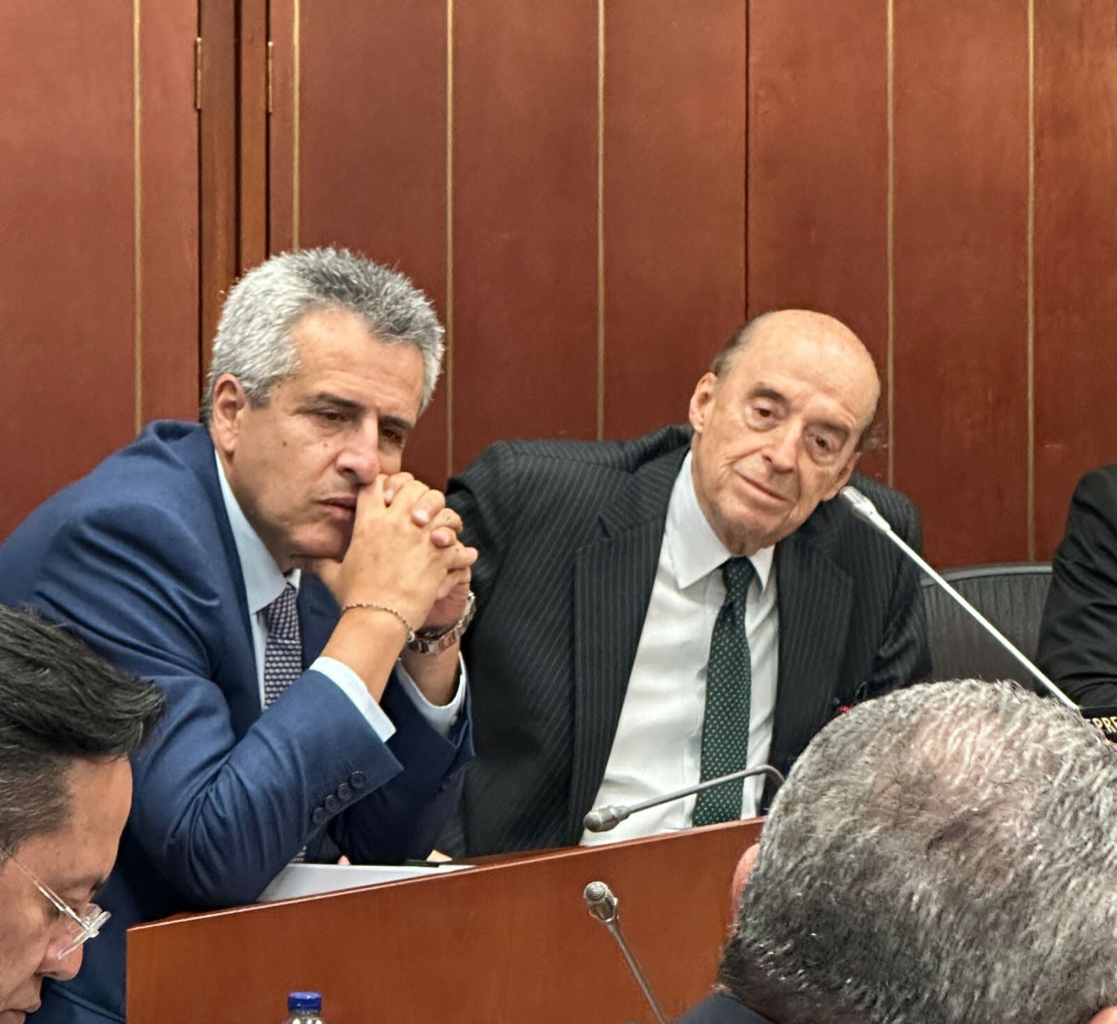 Ministro del Interior Luis Fernando Velasco respalda al canciller Álvaro Leyva.