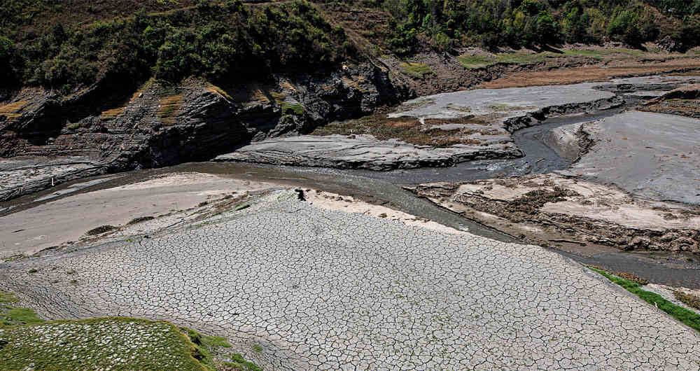 El embalse La Esmeralda, ubicado en Macanal (Boyacá), es el que registra un menor nivel en la región Oriente, según la empresa XM.
Foto: Esteban Vega/SEMANA. 