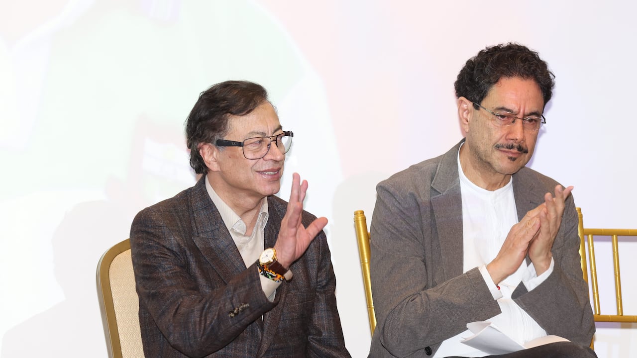 El expresidente de Colombia, Gustavo Petro, y el senador del Pacto Histórico, Iván Cepeda.