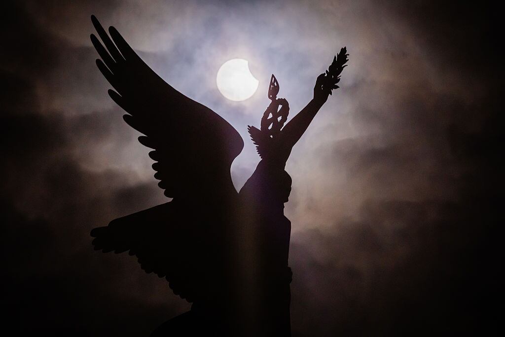 La Luna cubrió hasta un 90% del Sol en algunas regiones, dejando fotos espectaculares.