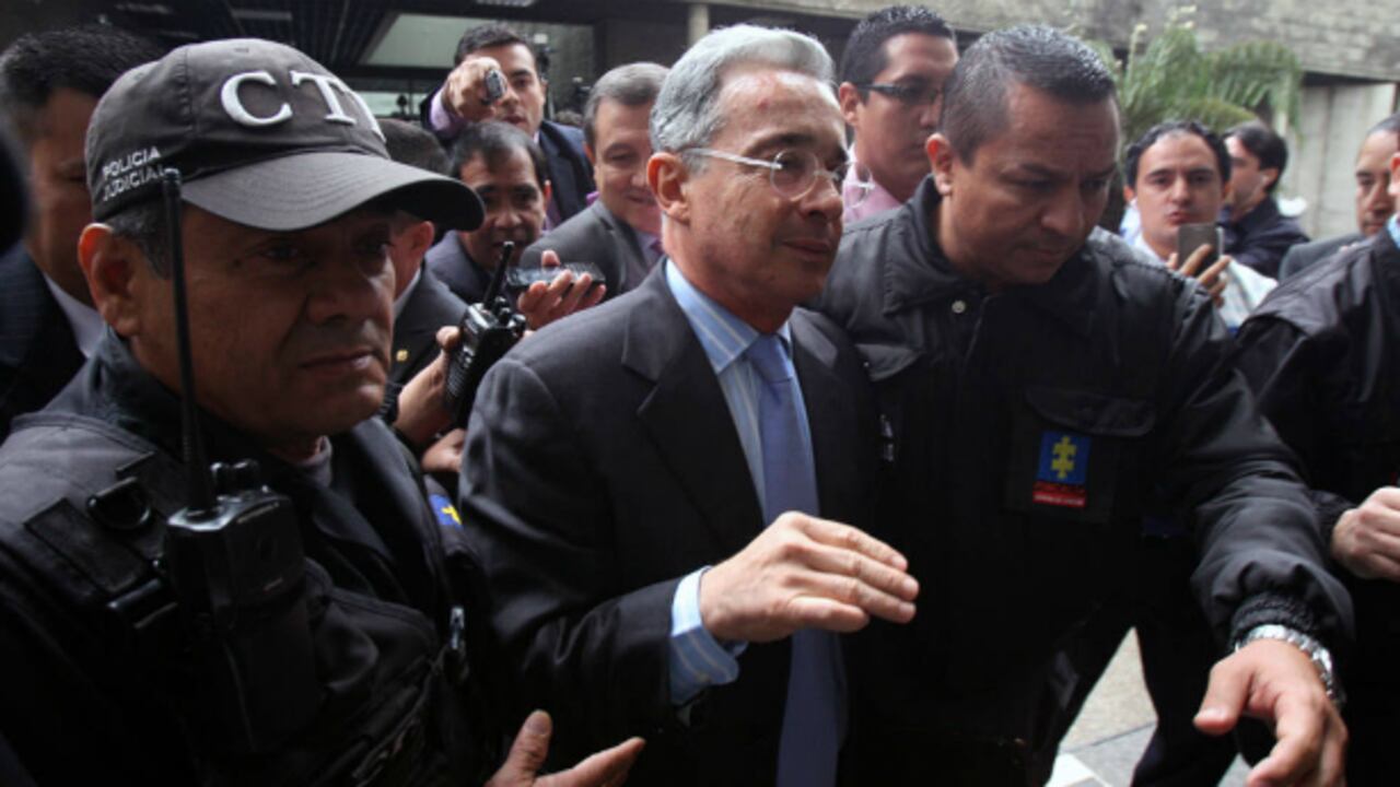 El expresidente Álvaro Uribe asistió al búnker de la Fiscalía este miércoles, pero no rindió declaración alguna. Foto: Carlos Julio Martínez / SEMANA.