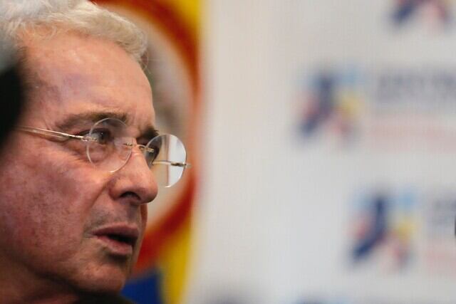El expresidente Álvaro Uribe Vélez enfrentó un proceso penal por manipulación y presión a testigos.