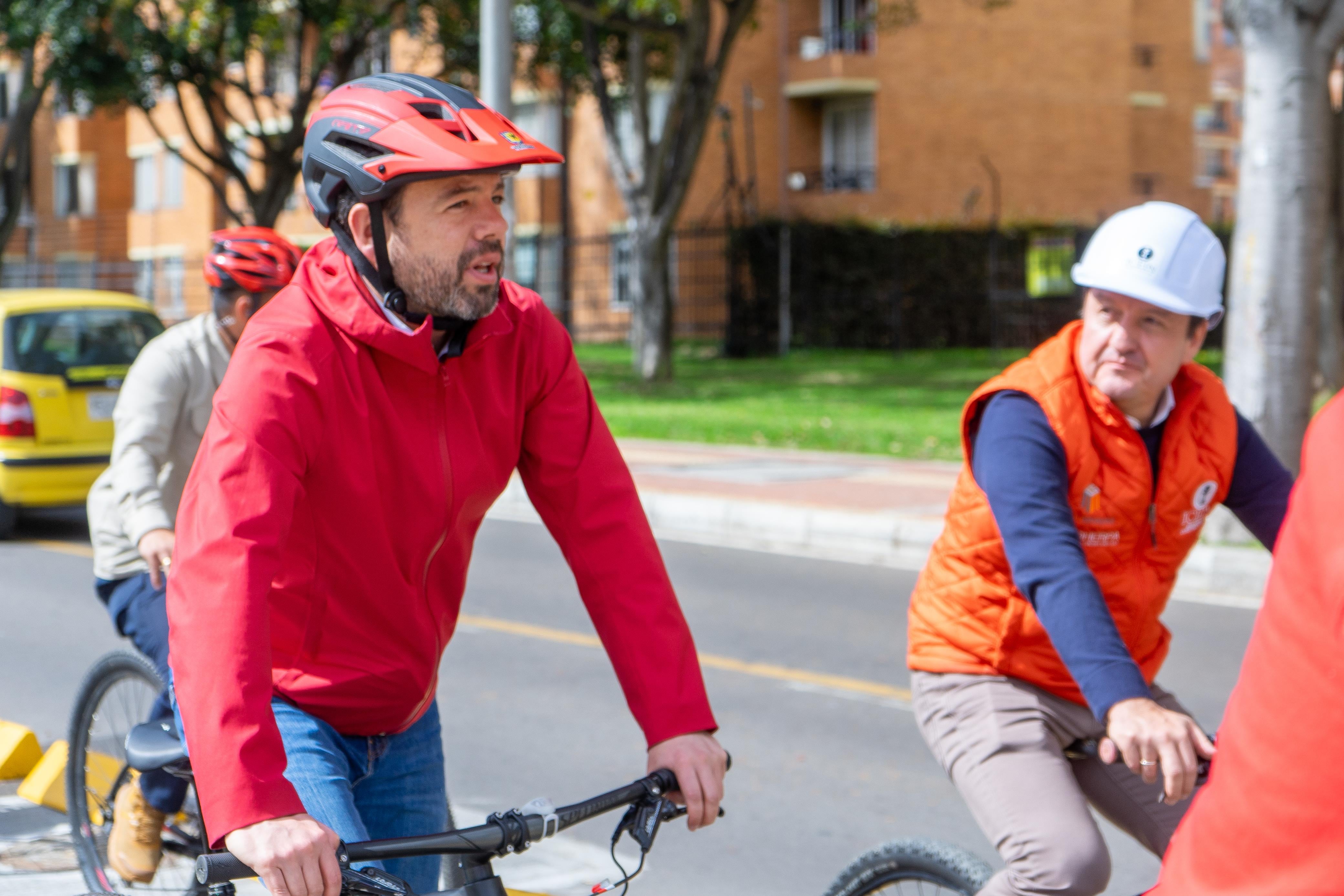 El alcalde Carlos Fernando Galán hizo un recorrido en bicicleta