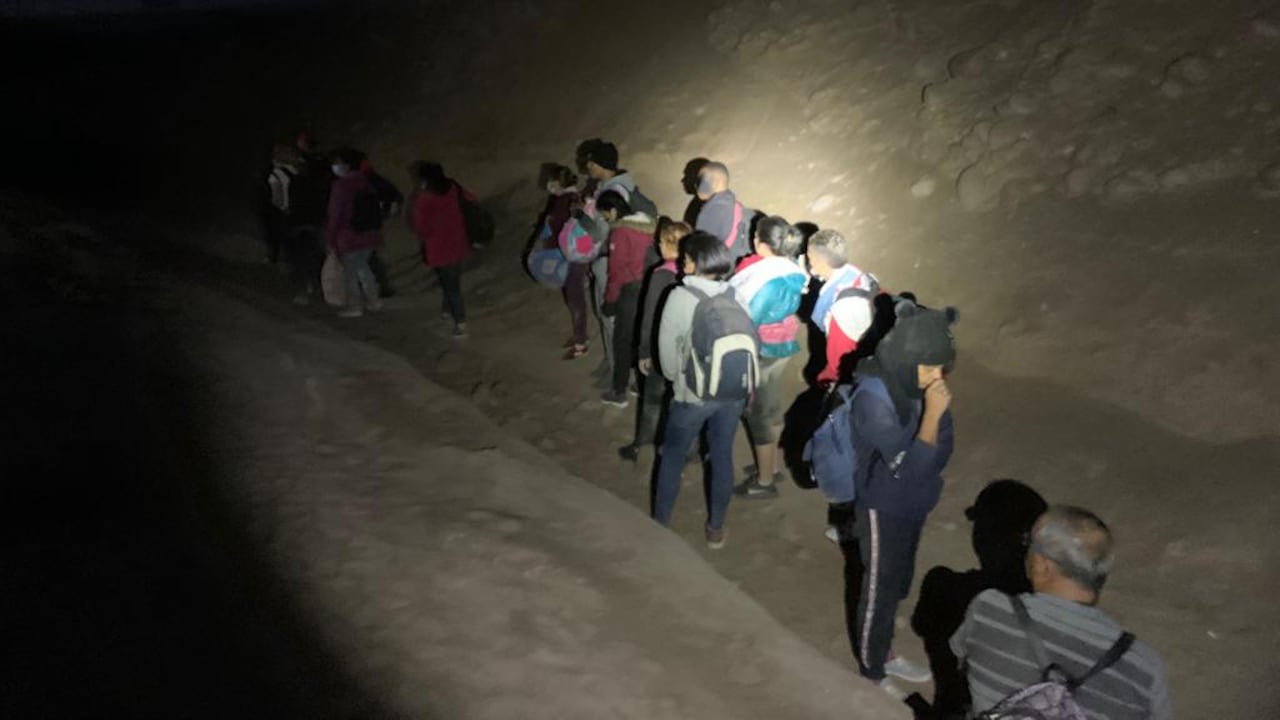 En Chile, la Interpol descubrió un corredor clandestino para introducir a migrantes venezolanos de manera ilegal a Bolivia