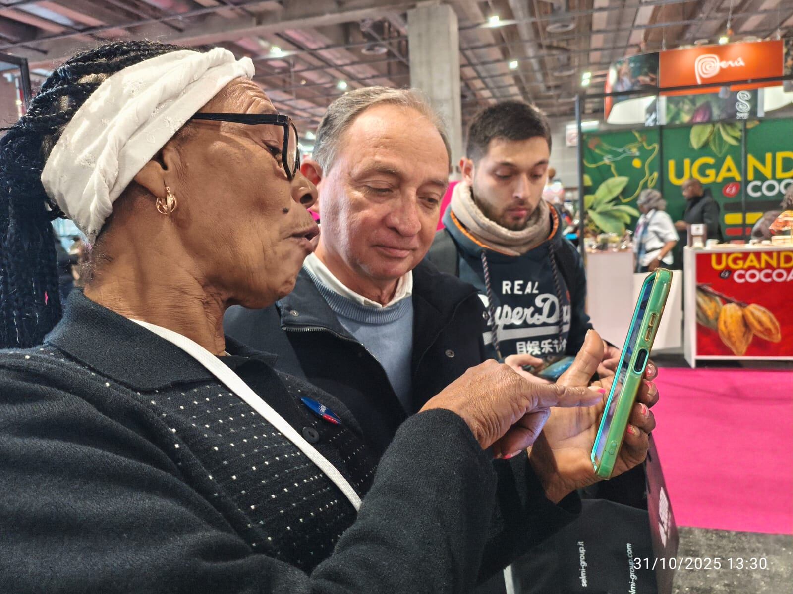 Las cooperaciones suiza y francesa encuentran en el cacao colombiano un potencial de desarrollo económico, no solo para las regiones productoras, sino también para todo el país.