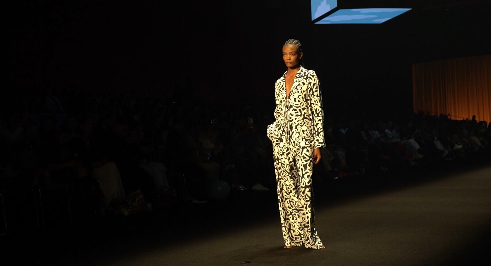 Una colección vibrante que mezcla creatividad, arte y moda consciente.