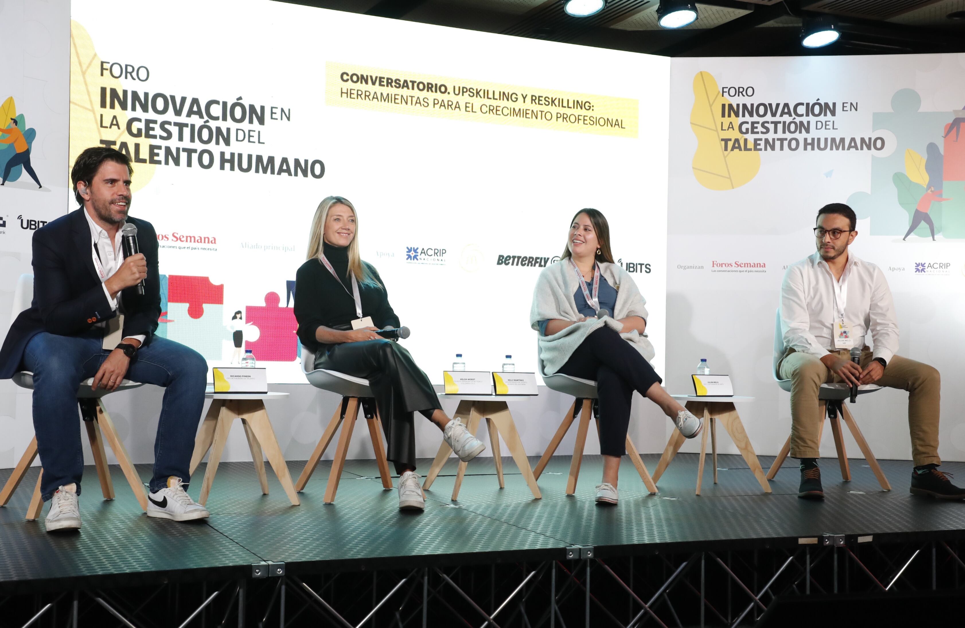 El conversatorio ‘Upskilling y Reskilling: herramientas para el crecimiento profesional’ contó con la participación de Helga Wobst, country manager de Betterfly Colombia S.A.S.; Kelly Martínez, vicepresidenta de Talento Humano de Lulo Bank; Julián Melo, CEO y cofundador de Ubits; y con la moderación de Ricardo Pineda, CEO de Hackers de Talento.