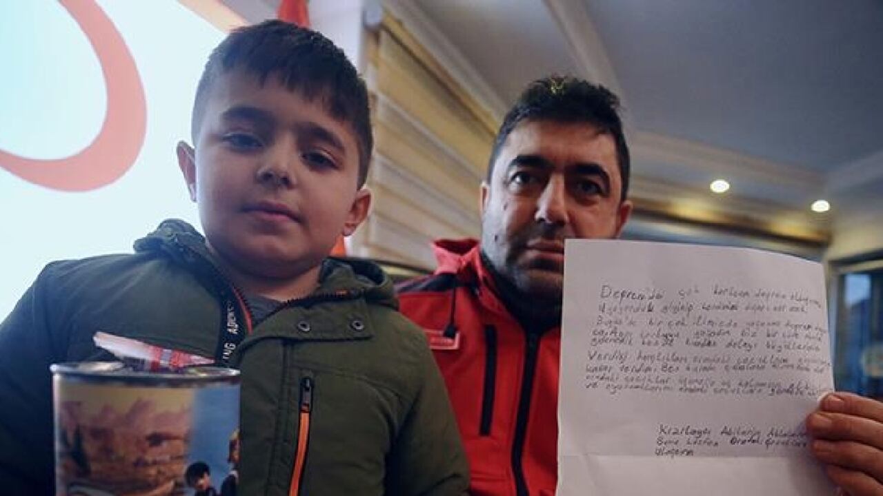 El menor advirtió que había conocido en carne propia las necesidades que tiene los sobrevivientes de los sismos, pues él fue víctima en 2021.