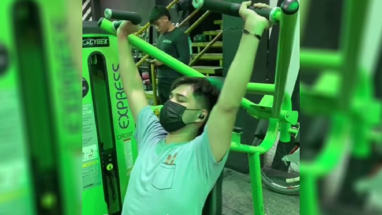 Joven compartió en su cuenta de TikTok el incidente que sufrió en el gimnasio.