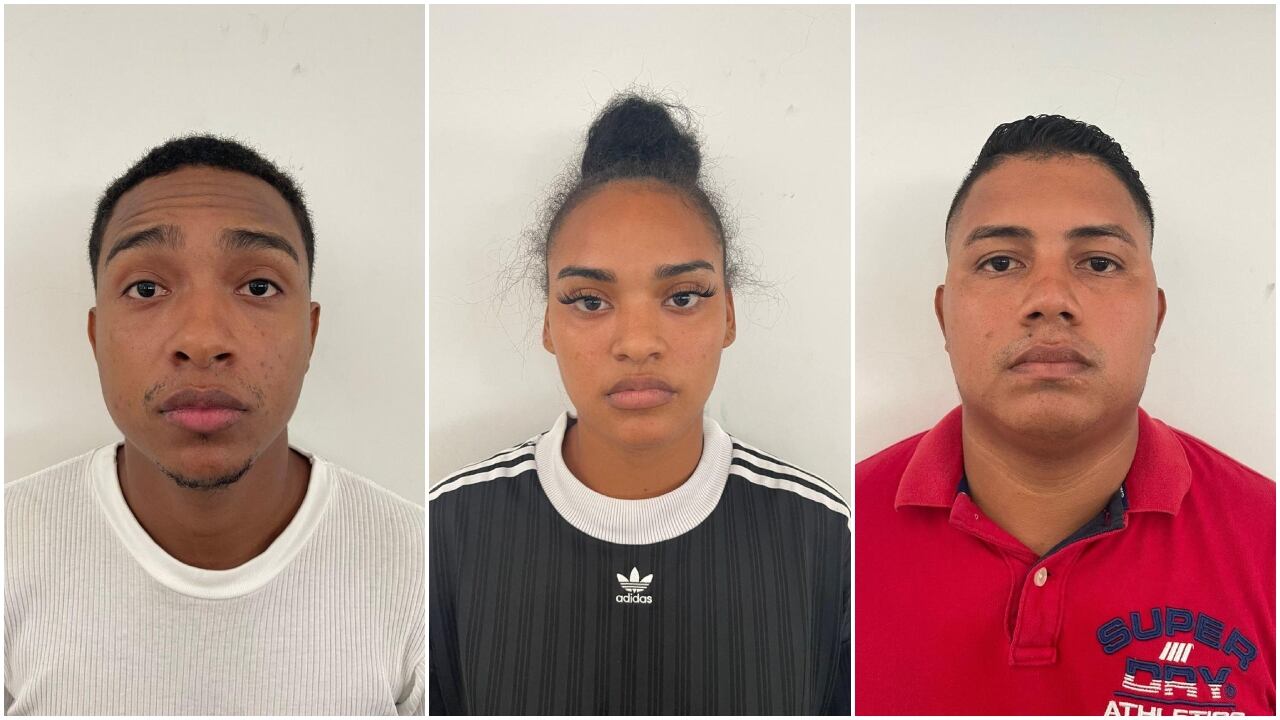 Los capturados, identificados como alias La Mona y dos hombres más, entre ellos el conductor del coche.