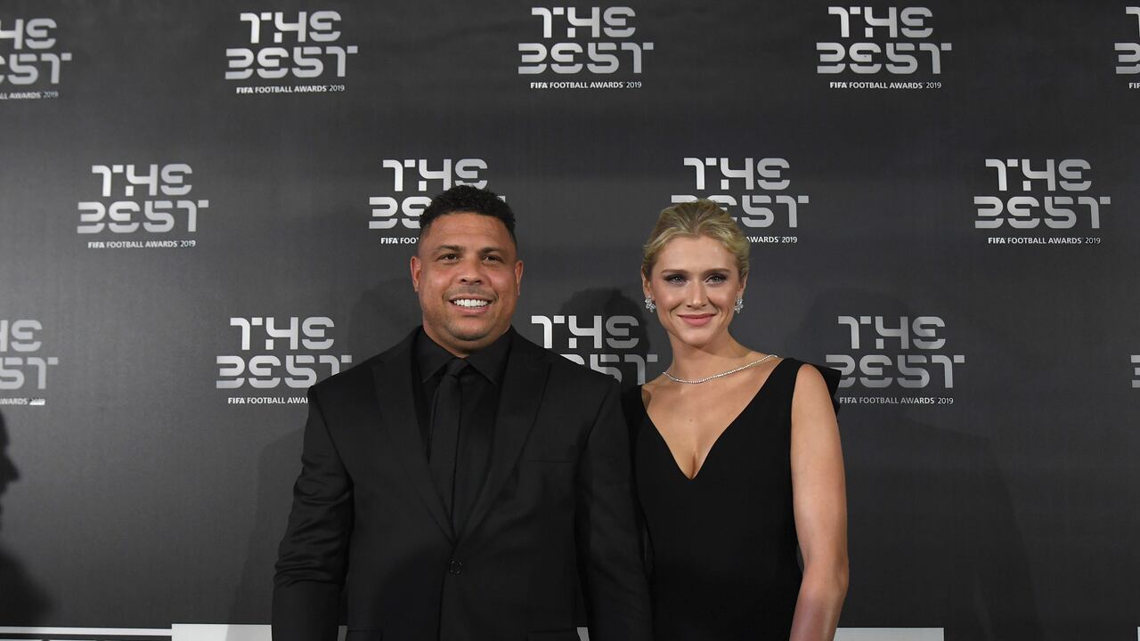 Milán, ITALIA - 23 DE SEPTIEMBRE: Ronaldo Luís Nazário de Lima asiste a los mejores premios de fútbol de la FIFA 2019 en el Teatro Alla Scala el 23 de septiembre de 2019 en Milán, Italia. (Foto de Claudio Villa / Getty Images)