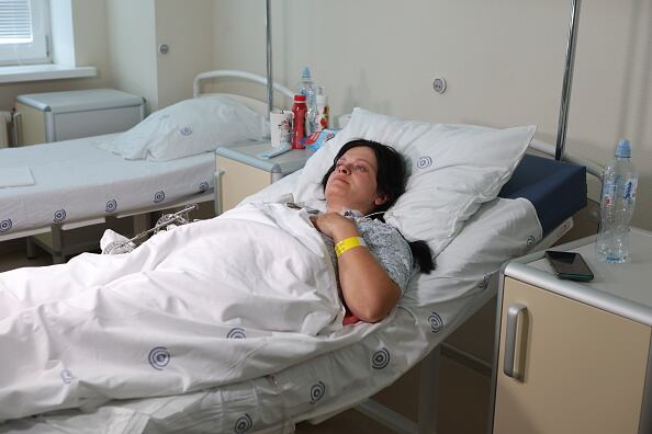 Al menos diez personas resultaron heridas este jueves en nuevos ataques contra la región rusa de Belgorod, situada en la frontera con Ucrania, confirmaron las autoridades regionales, aunque señalaron que “no hay enemigos” en la zona. (Photo by Stringer/Anadolu Agency via Getty Images)