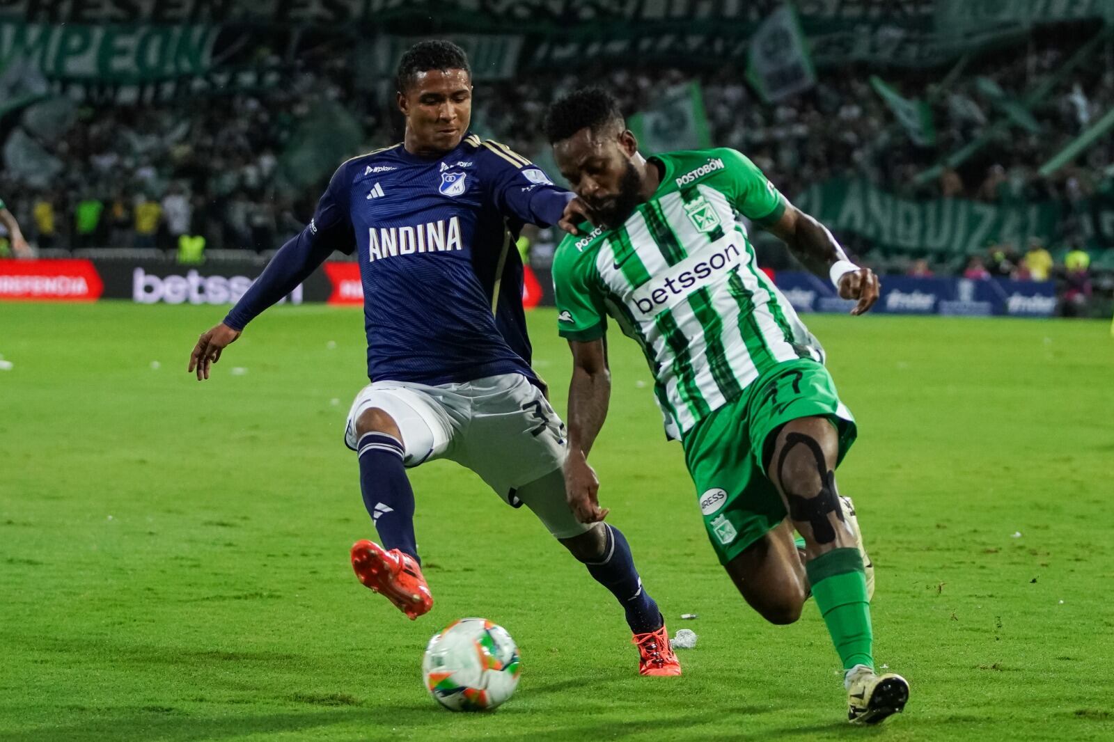 Imagen del partidazo entre Nacional y Millonarios en Medellín.