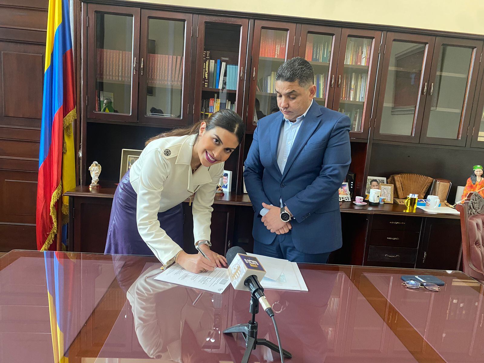 Saray Robayo es representante a la Cámara del Partido de la U y radicó el proyecto ante el secretario de la corporación, Jaime Luis Lacouture.