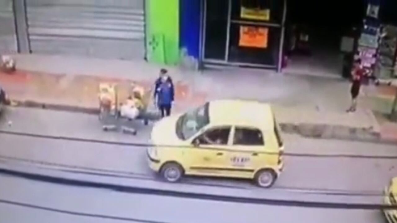 Video: Taxista roba mercado a un adulto mayor en Bogotá