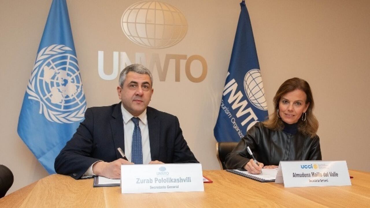 El secretario general de la OMT, Zurab Pololikashvili, y la secretaria general de la UCCI y concejala delegada de Turismo del Ayuntamiento de Madrid, Almudena Maíllo.
OMT
04/3/2022