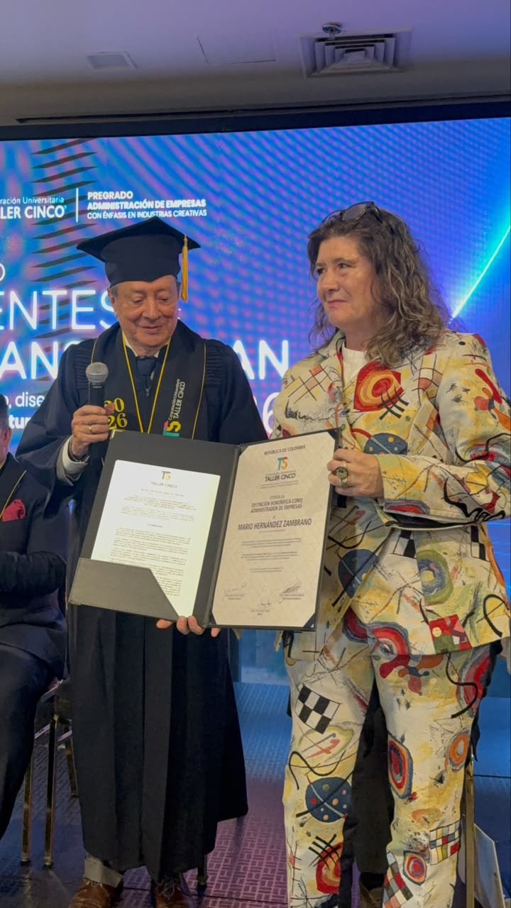 Mario Hernández recibió doctorado 'Honoris Causa' en administración de empresas en Taller Cinco.
