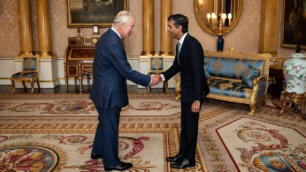 Rishi Sunak advirtió que deberá tomar "decisiones difíciles" para corregir los "errores".