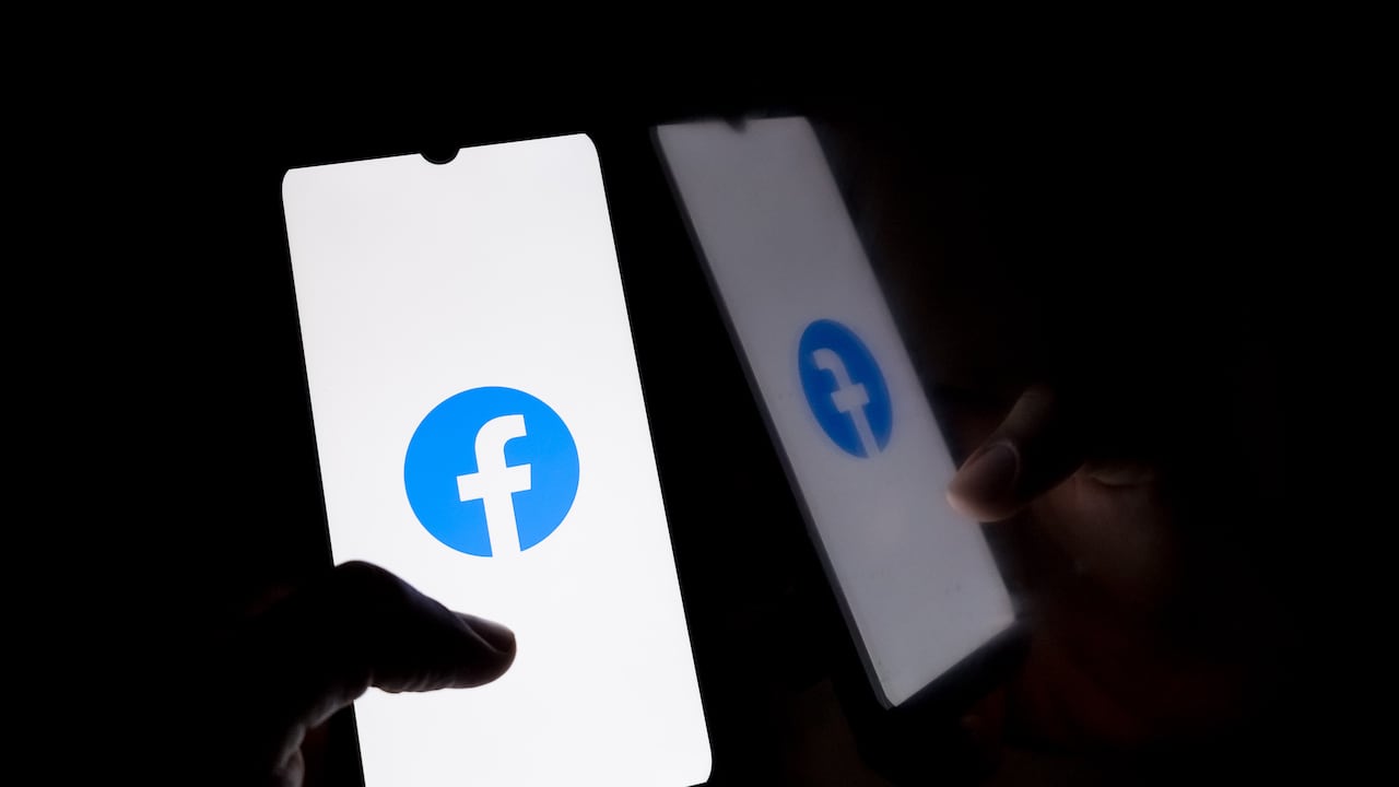 Facebook es una red social popular en varios países del mundo.