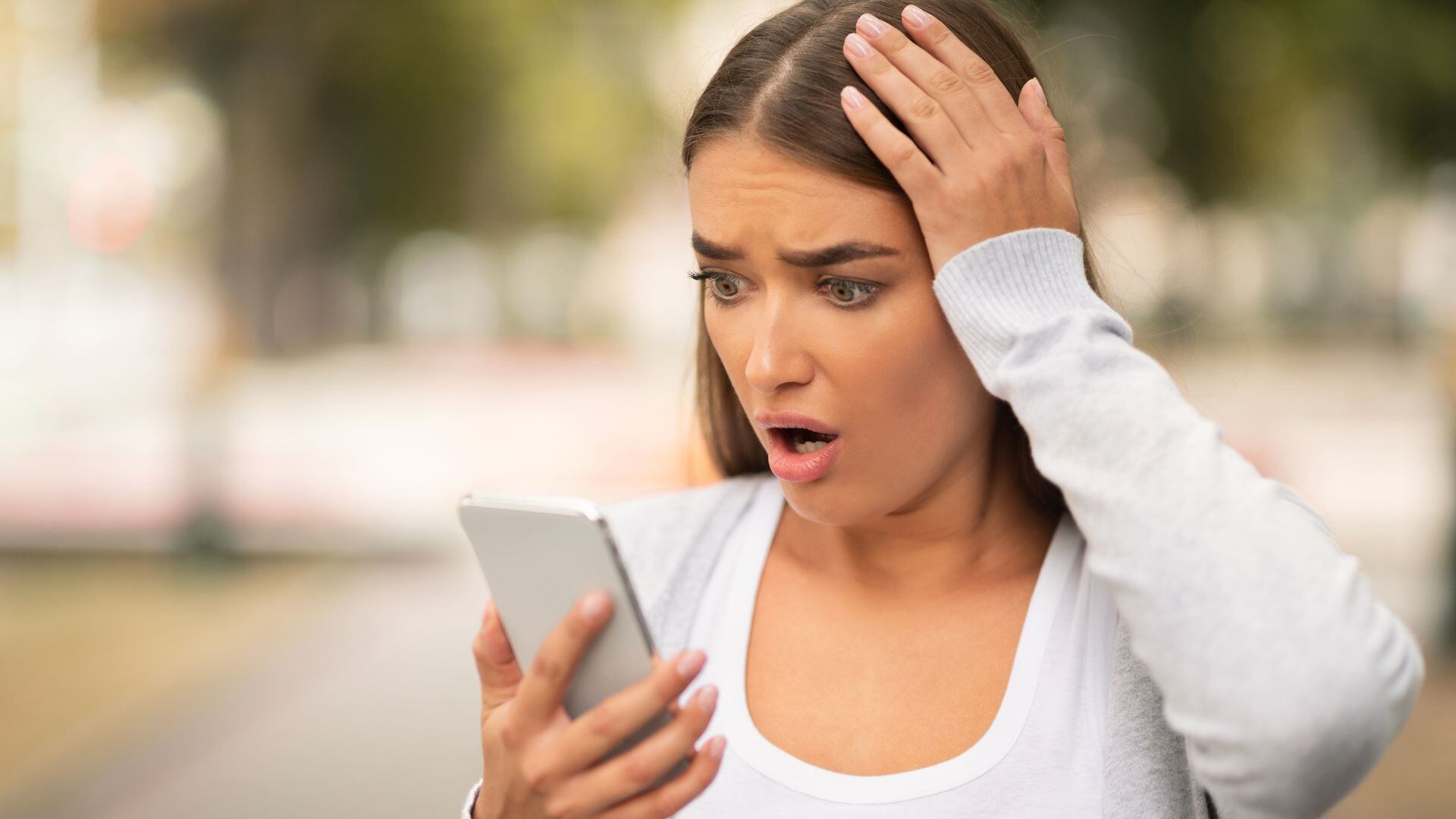 Aunque los ataques son cada vez más sofisticados, existen medidas básicas que pueden marcar la diferencia.