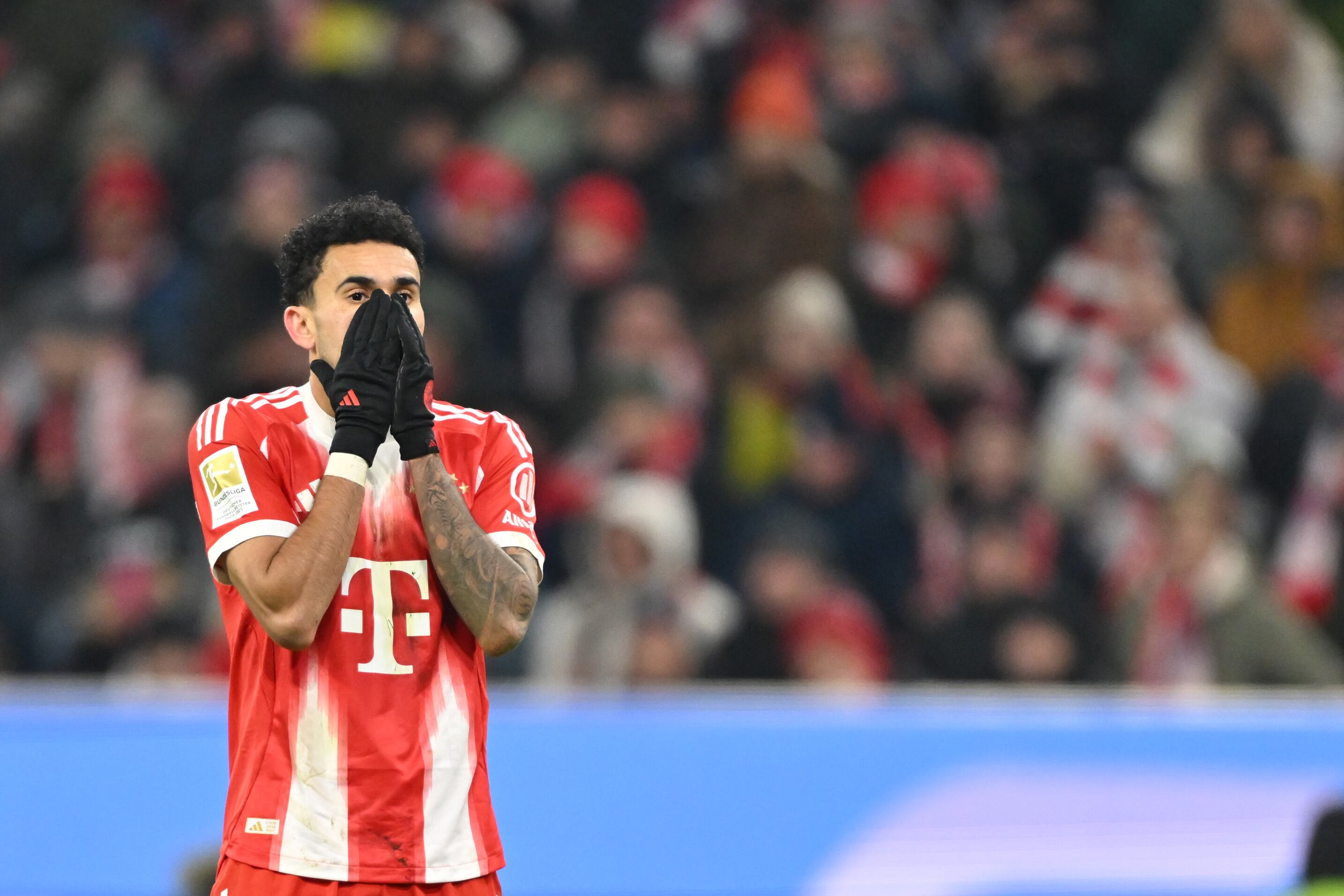 MUNICH, GERMANY - NOVEMBER 22: Luis Diaz of FC Bayern München reacts during the Bundesliga match between FC Bayern München and SC Freiburg at Allianz Arena on November 22, 2025 in Munich, Germany. (Photo by Sebastian Widmann/Getty Images)