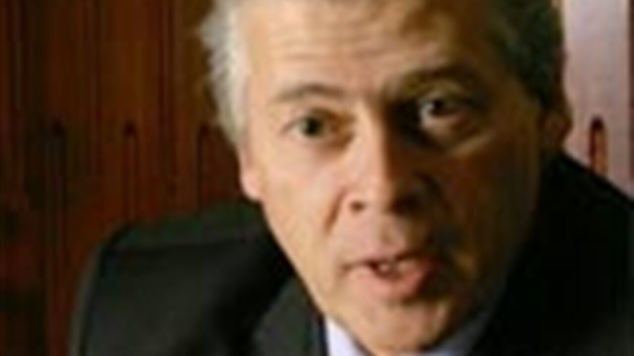 El empresario no puede esperar a que le compren. Hay que pensar que lo que uno hace jalone al país.