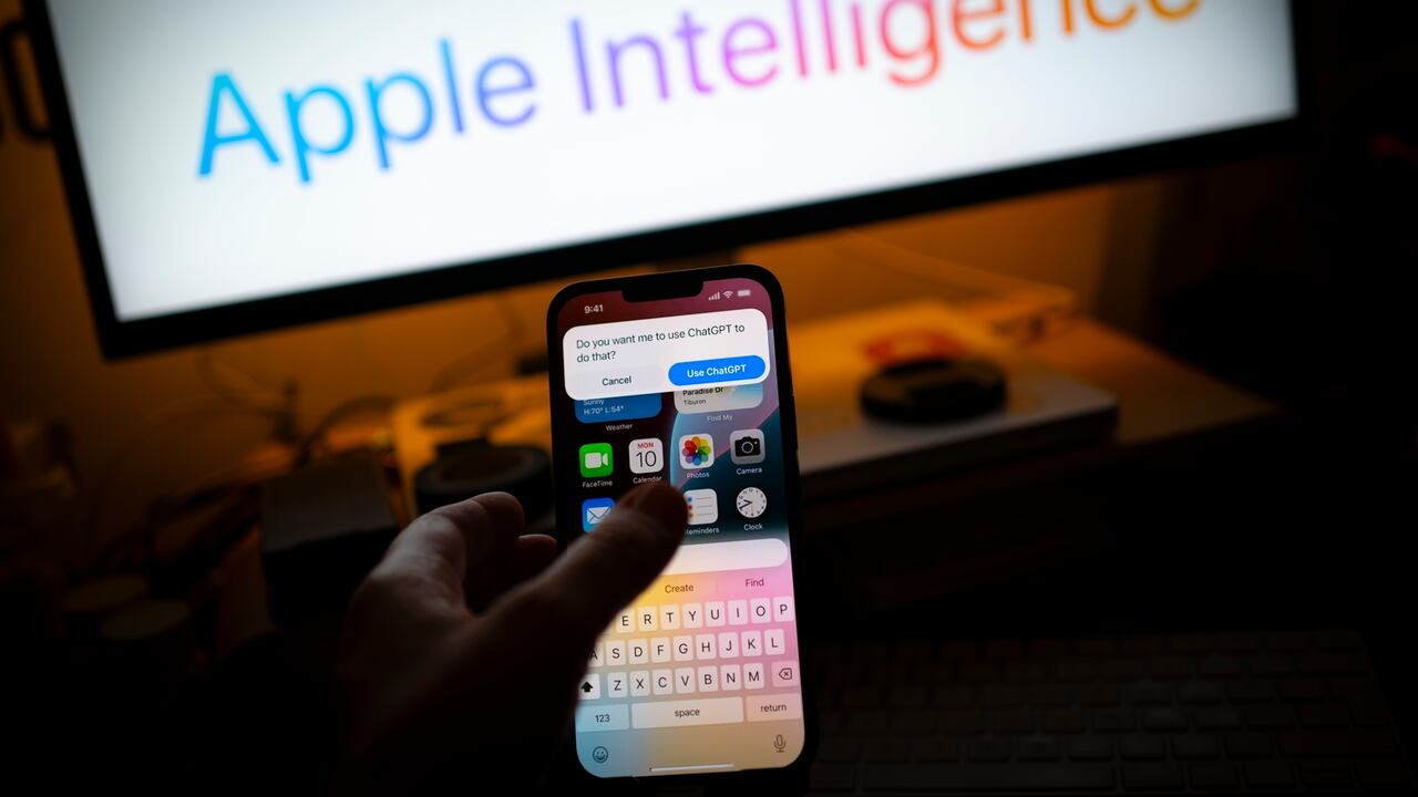 Apple añadió funciones con inteligencia artificial en la actualización de su sistema operativo. No todas llegarán al mismo tiempo.