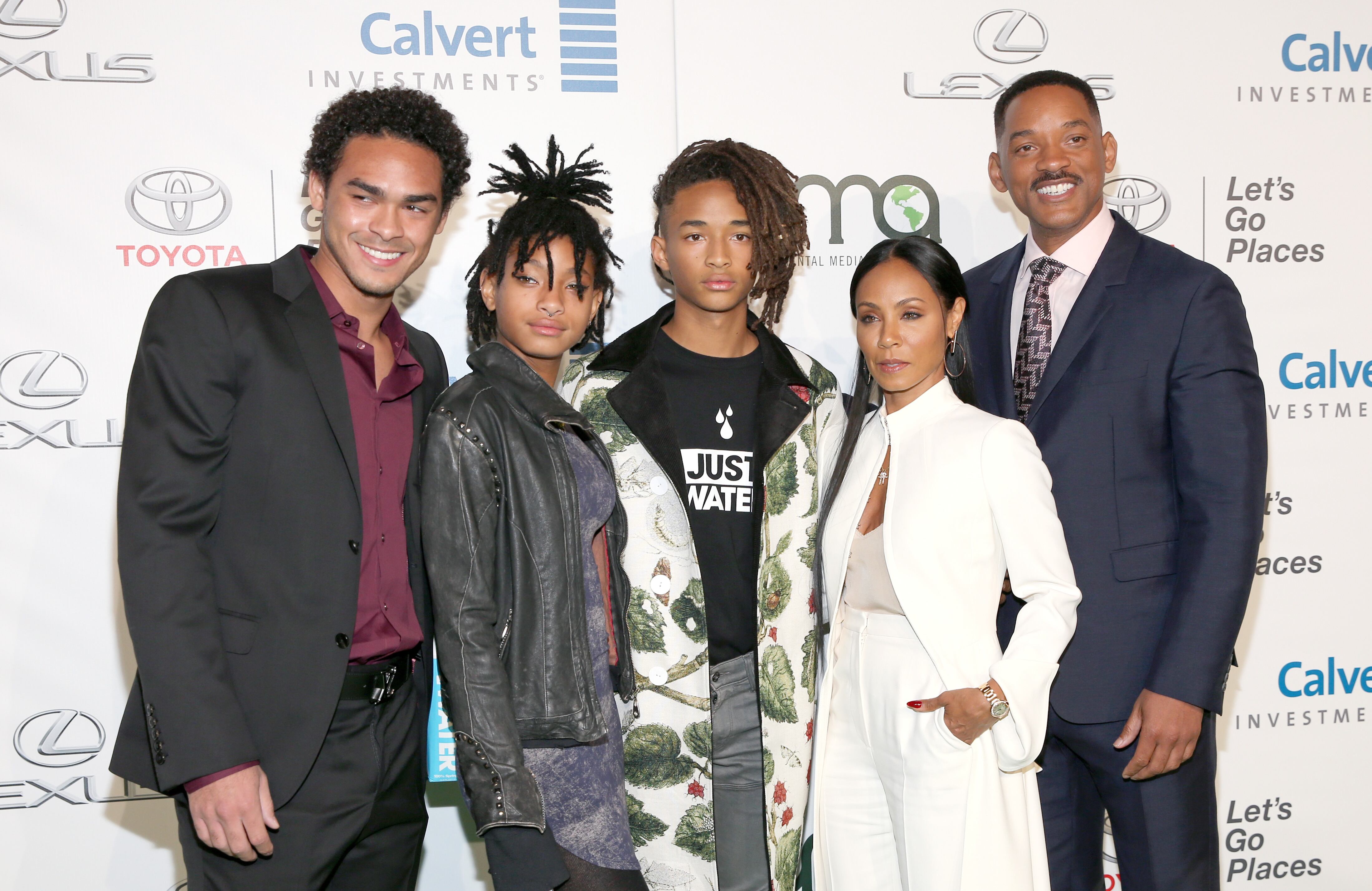 El actor Trey Smith, el cantante Willow Smith y los actores Jaden Smith, Jada Pinkett Smith y Will Smith