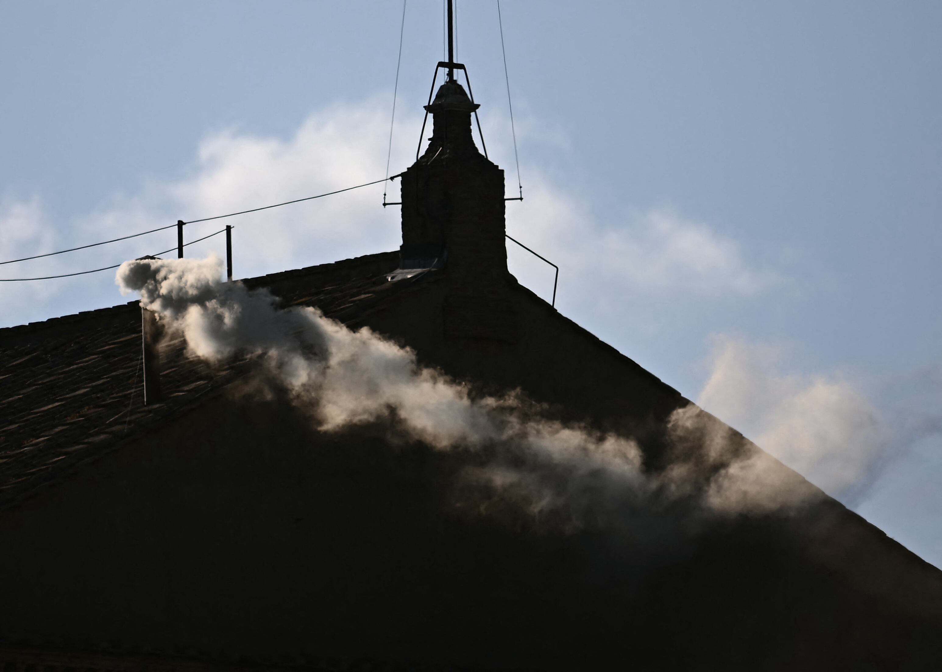El humo blanco es la señal de que hubo elección de un nuevo Papa.