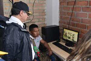 Presidente Gustavo Petro y comunidad indígena que instaló internet en el Cauca