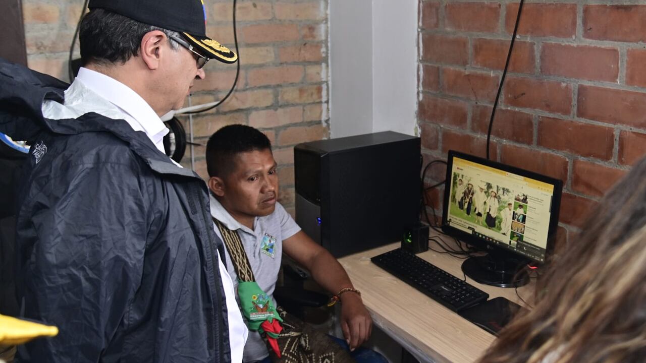 El presidente Gustavo Petro ya ha dadu puntadas de esta idea, como el internet que instaló una comunidad indígena en el Cauca.