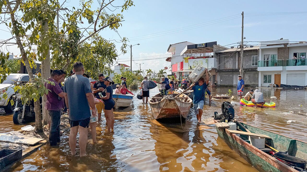 Las autoridades prohibieron el ingreso durante los momentos más críticos por el riesgo de que las comunidades murieran ahogadas.