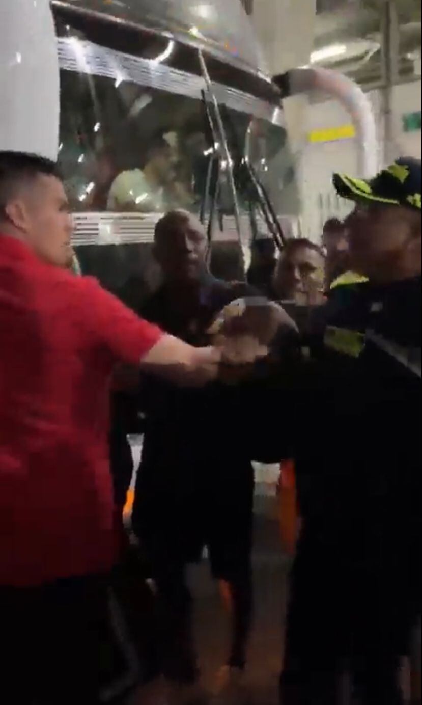 Uniformados de la Policía y jugadores del América se enfrentaron