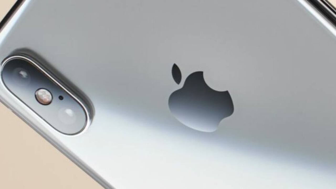 Apple ha lanzado en el pasado actualizaciones de software que hacen más lentos sus modelos de iPhone anteriores. Getty Images